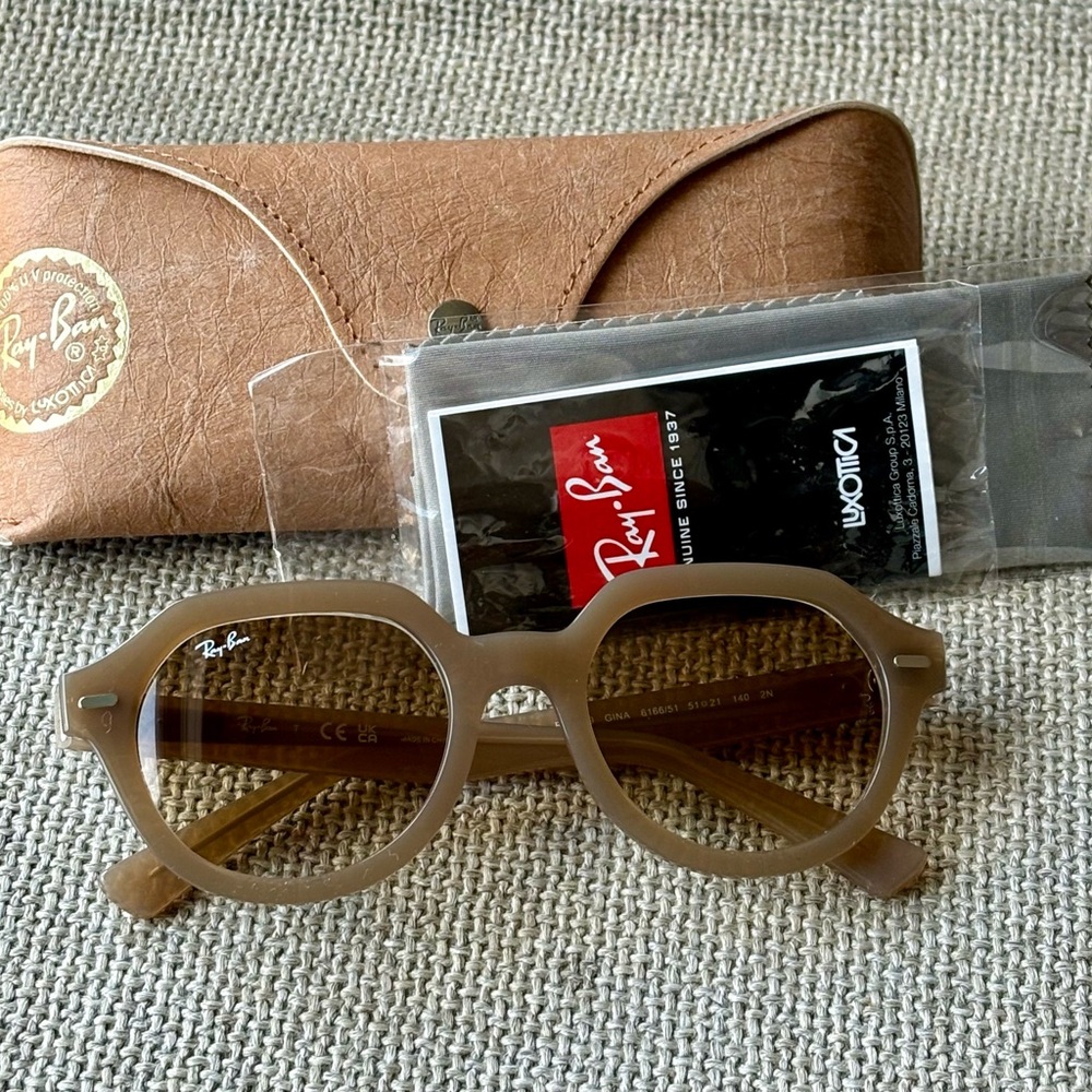 Ray-Ban Tan Sunglasses Classic Design